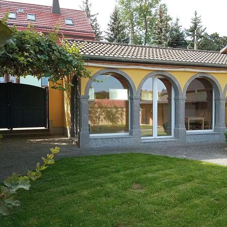 Haus Toskana, Kleines Ferienhaus Im Toskanagarten Bad Sulza Exterior photo